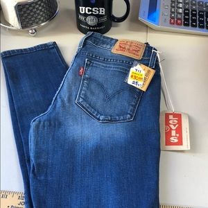 711 stretchy Levi’s